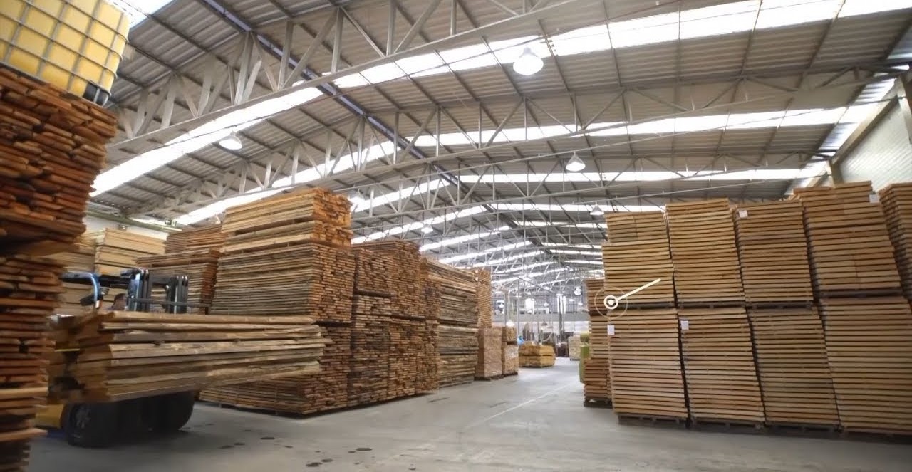 現代化倉庫內部