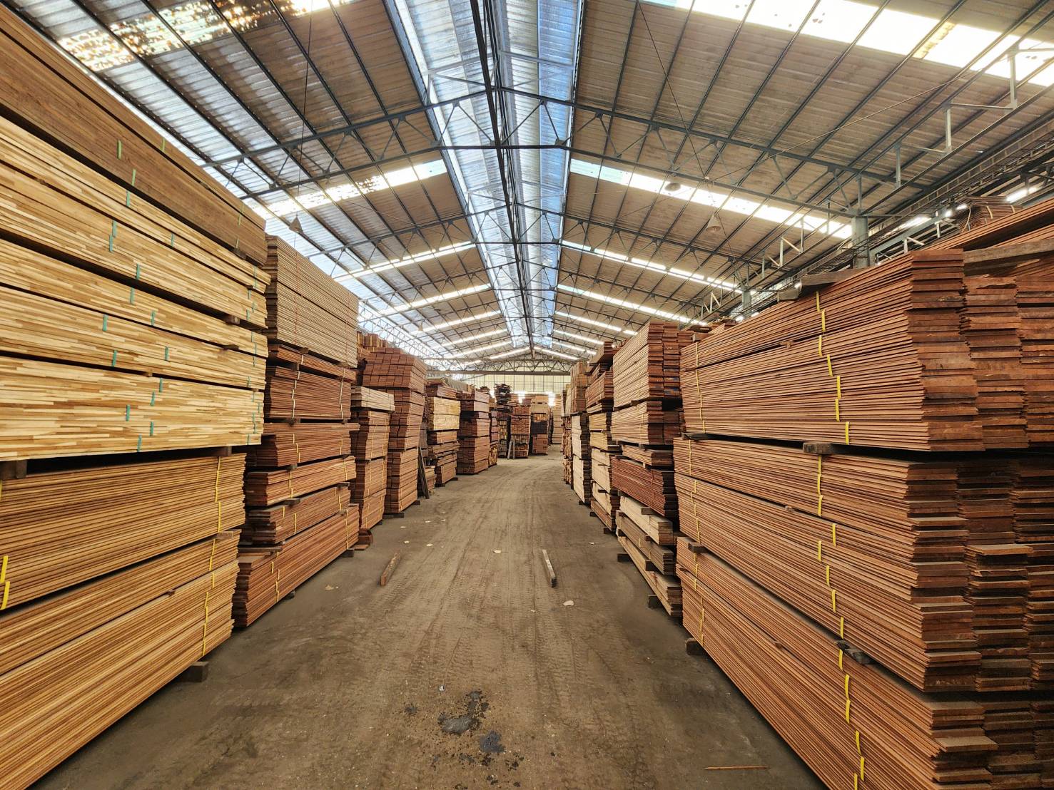 大型木材倉儲中心